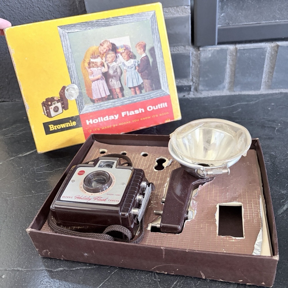VTG 1960s Kodak Brownie Holiday‎ Flash Outfit 183 L Camera Original Box UNTESTED